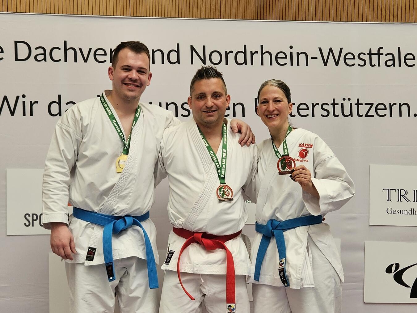 Dennis Groesdonk, Patrick Ilic und Barbara Rips kehrten mit vier Medaillen sowie der Qualifikation für die Deutsche Meisterschaft zurück. Foto: Kaiten Bedburg-Hau