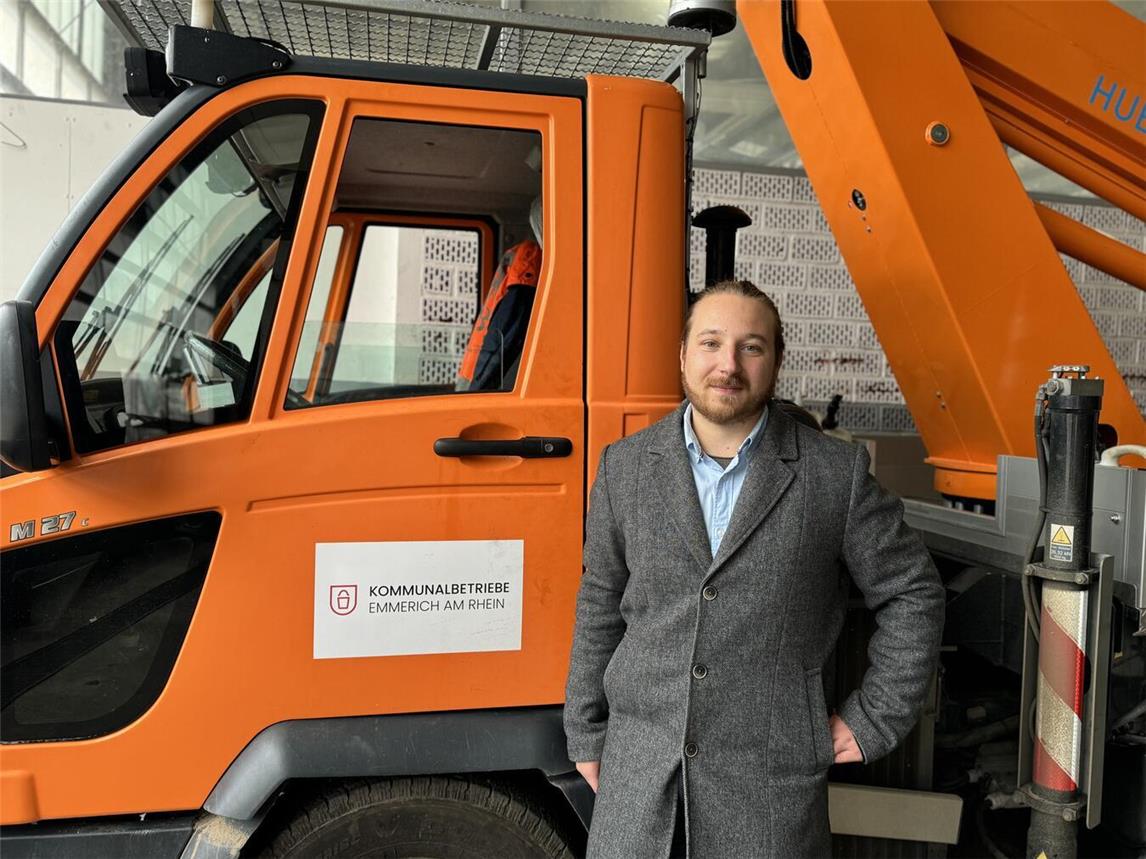 Dennis Mocker ist der neue Bauhofsleiter bei den Kommunalbetrieben der Stadt Emmerich. Foto: Stadt Emmerich