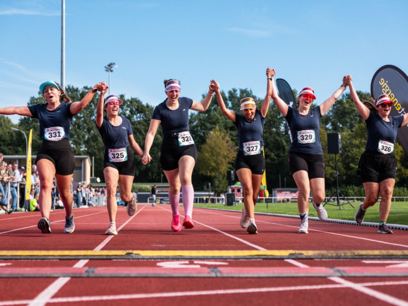 "Teilnehmer beim 3. Herbstlauf Niederrhein 2023, erfolgreiche Laufveranstaltung im Herbst, Foto von Carsten Mathiaszyk"