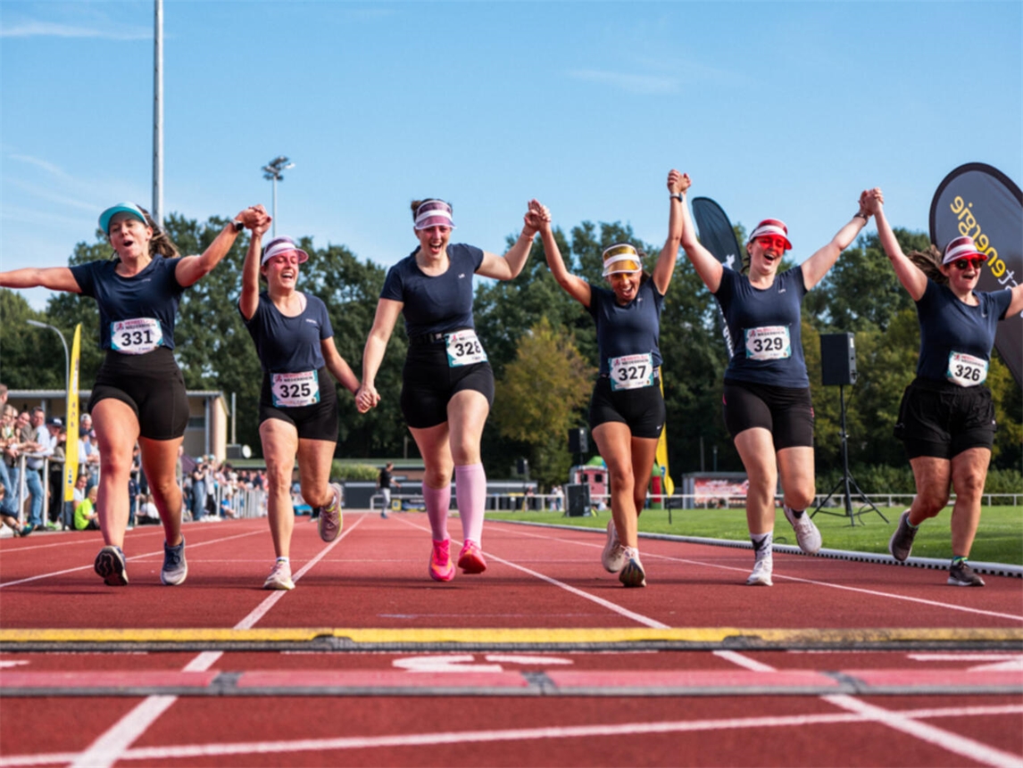 "Teilnehmer beim 3. Herbstlauf Niederrhein 2023, erfolgreiche Laufveranstaltung im Herbst, Foto von Carsten Mathiaszyk"