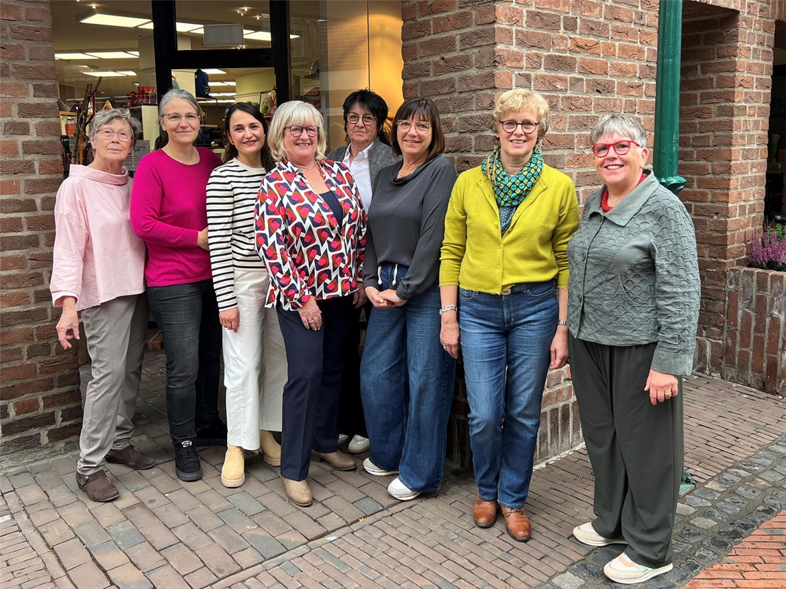 Der aktuelle Vorstand des Vereins „L(i)ebenswertes Straelen“: (v.l.n.r.) Christa Sieben, Diana Isermann, Daniela Trajkovic, Elisabeth Laumann-Hild, Monika Trienekens, Gabi Schilling-van de Stay, Doris Bonnes-Valkyser und Angelika Hoffmann.NN-Foto: Andrea Kempkens