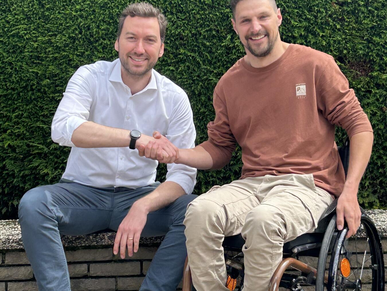 Der alte Präsident Mike Ingenfeld (l.) übergibt an Florian Ladwig. Foto: privat