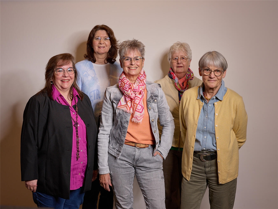 Der alte und der neue Vorstand (v.l.): Kirsten van den Heuvel, Karin Brauer, Evelyn Bebensee, Ursula Mai und Birgitta Kazmirek. Foto: privat