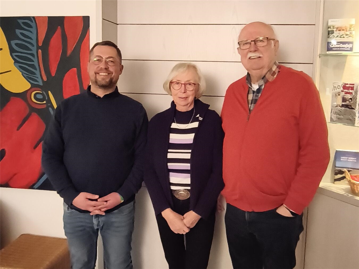 "Alter und neuer Vorstand von 'Fremde werden Freunde' in Rees: Sebastian Hiller, Helga Häsel, Karl-Heinz Bövingloh"