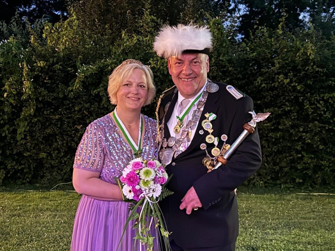 Der amtierende König Klaus Heilen mit seiner Königin und Frau Sonja Heilen. Foto: Schützenverein „Otto der Schütz“