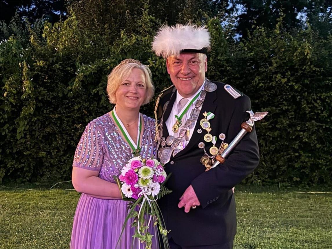 Der amtierende König Klaus Heilen mit seiner Königin und Frau Sonja Heilen. Foto: Schützenverein „Otto der Schütz“