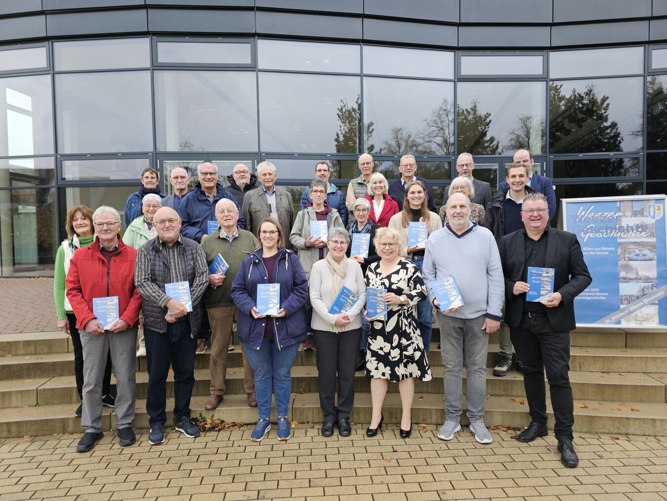 Zum Jubiläum:
Heimatgeschichte auf 271 Seiten Der Arbeitskreis Weezer Heimatgeschichte hat sein 25. Jahrbuch veröffentlicht. NN-Foto: T. Langer
