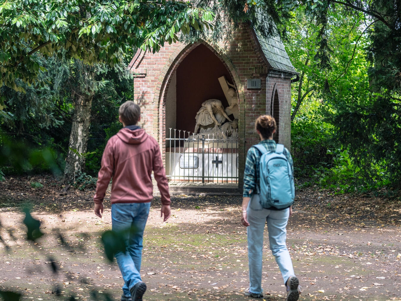 Aktiv durch die Natur Der Austausch mit anderen Teilnehmern bei der geführten Wanderung am 20. September ist wichtig für Geist und Seele.Foto: Dennis Stratmann