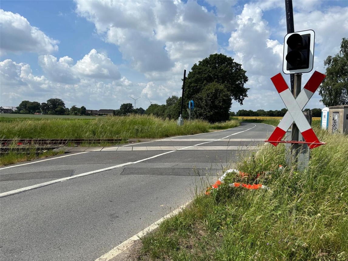 "Geschlossener Bahnübergang Meiersteg in Geldern, Juni-Sperrung, Foto von Stadt Geldern/van Stephoudt"