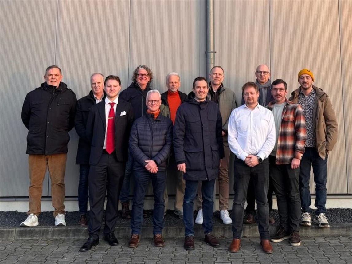 Der Beirat der Straelener Wirtschaftsförderungsgesellschaft bei seinem Besuch der Wewo Schrauben-Befestigungsteile GmbH in Straelen.Foto: Stadt Straelen