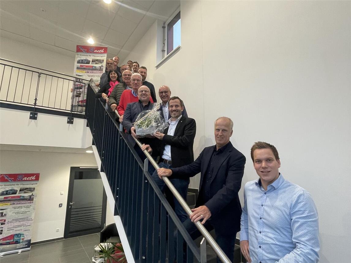 Der Beirat der Straelener Wirtschaftsförderungsgesellschaft war zu Gast bei der Spedition Raeth in Herongen. Foto: Stadt Straelen