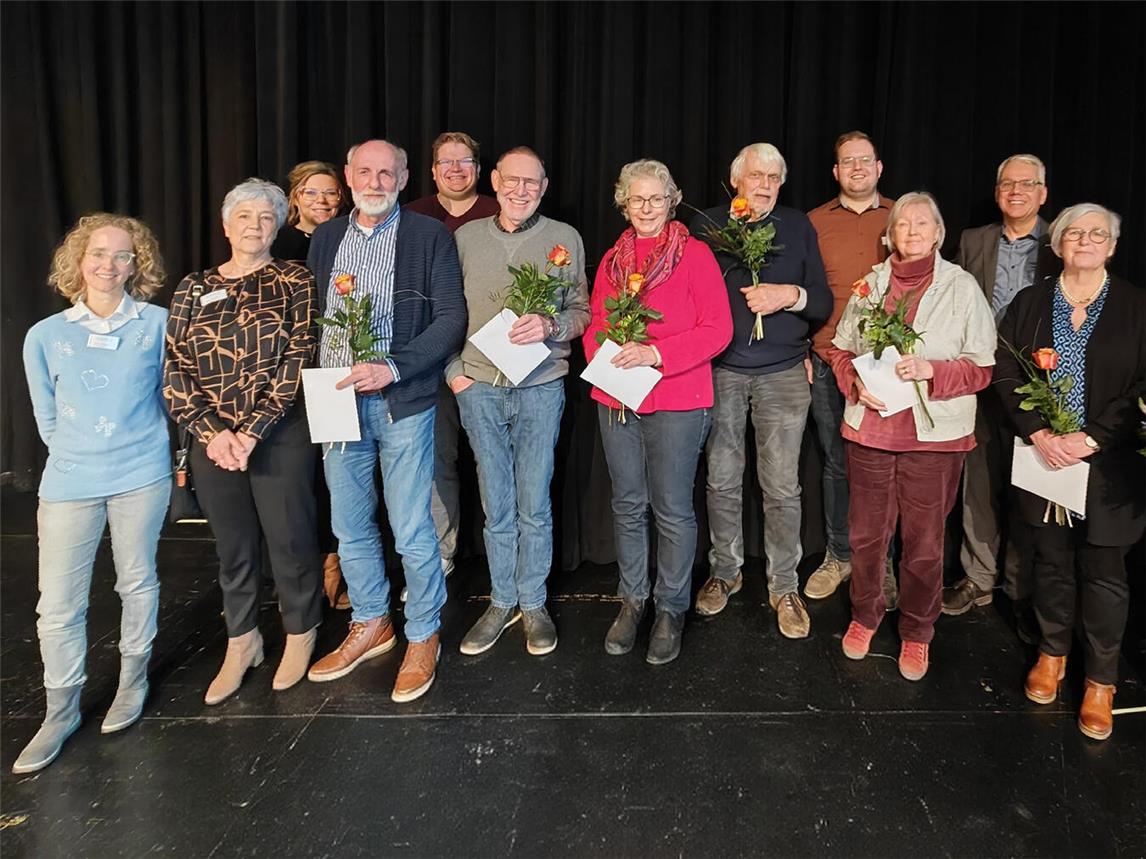 Der Betreuungsverein und Betreuungsrichterin Claudia Knickrehm (Amtsgericht Kleve) ehrten rechtliche Betreuerinnen und Betreuer für zehn- und 25-jährige Mitgliedschaft im Betreuungsverein. Foto: privat