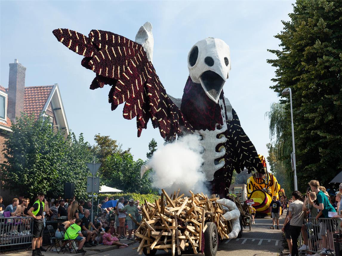 Der Blumenkorso Lichtenvoorde setzt sich am Sonntag, 8. September, in Bewegung. Foto: Lieva Hillen