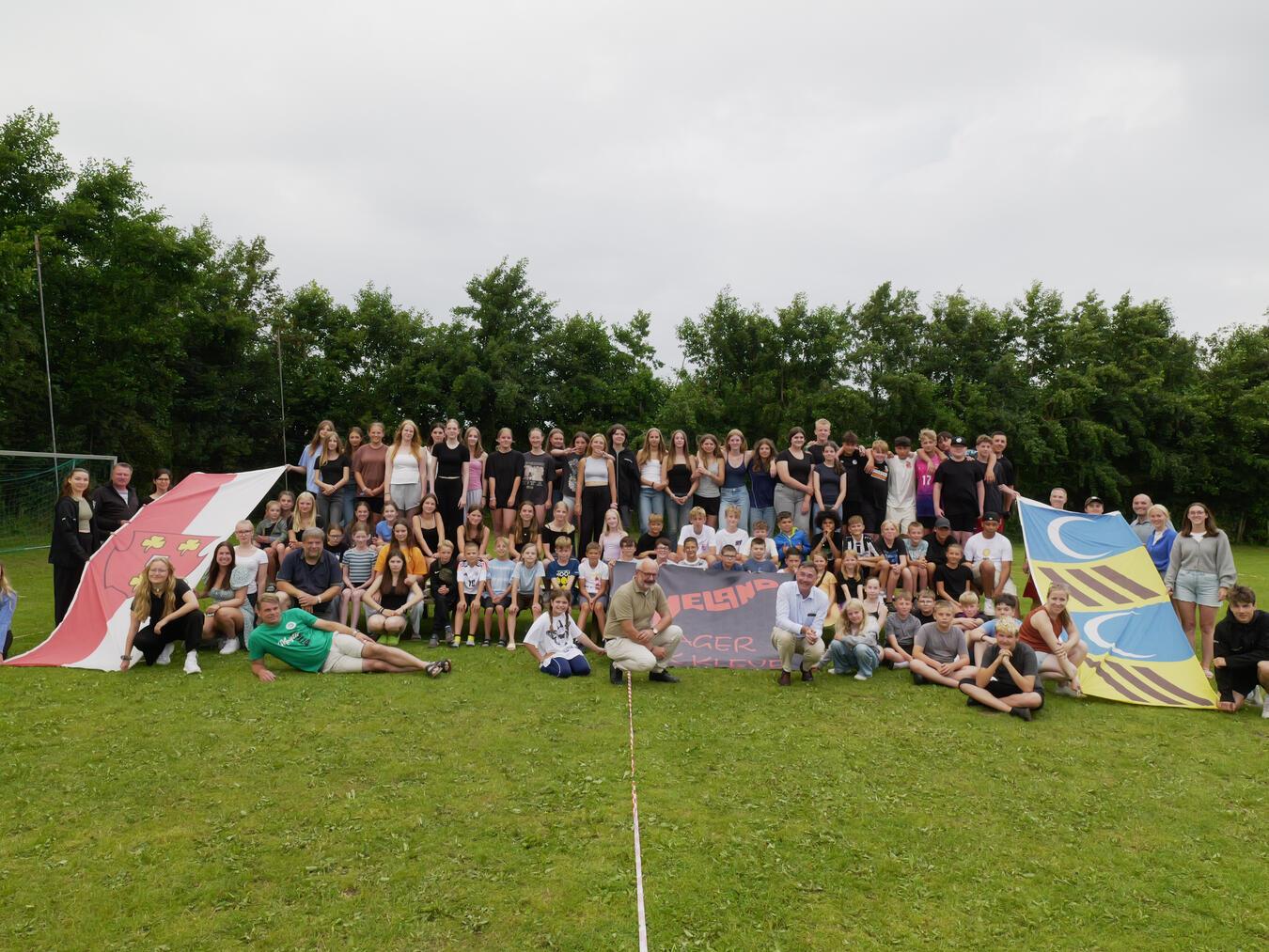 Bürgermeister besucht Ameland-Ferienlager Der Bürgermeister besuchte das Lager der DJK Rhenania Kleve. Foto: Stadt Kleve