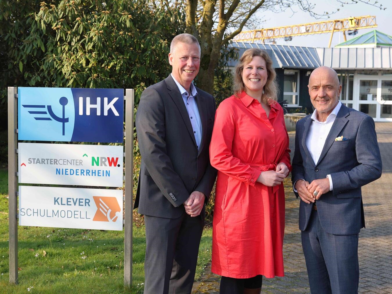 "Bürgermeister Markus Dahmen mit IHK-Leitung Eva Folkerts und Dr. Stefan Dietzfelbinger bei Meeting in Kleve."