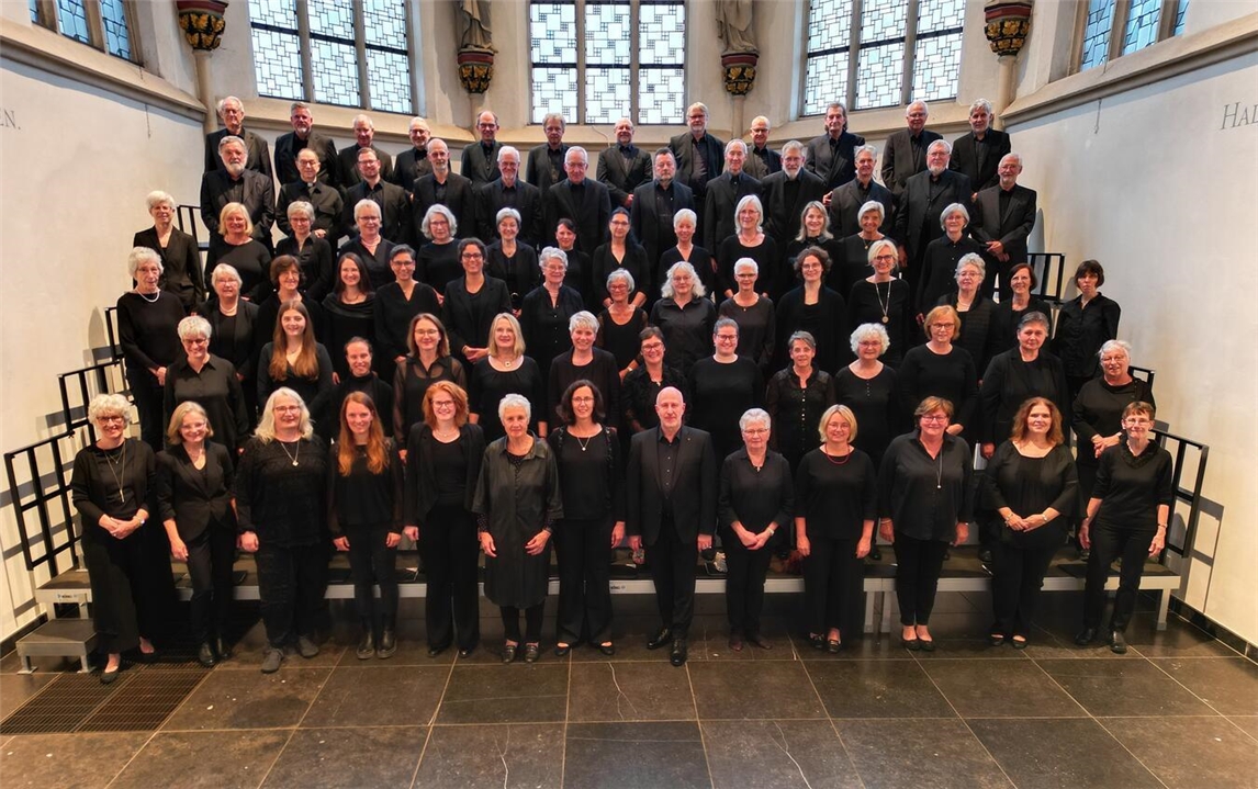 "Chor St. Maria Magdalena Geldern unter Kantor Dieter Lorenz in Aktion, Kirchenmusik, Auftritt, Gesang"