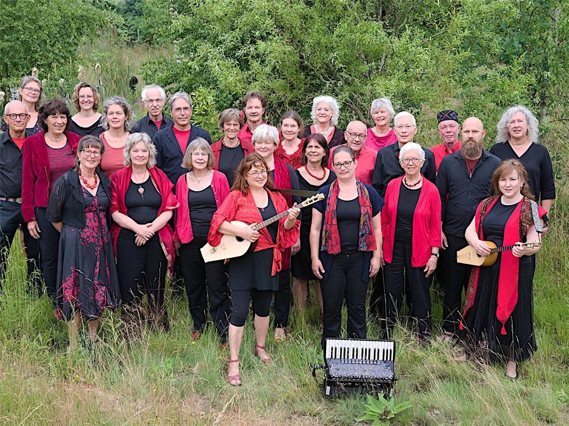 "Chor Tvaltai singt georgische Musik, Gruppenfoto"