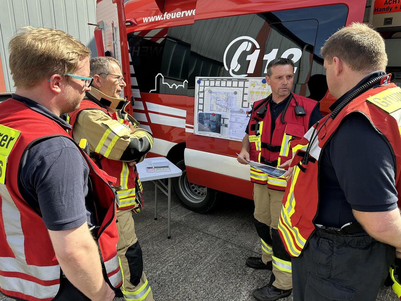 Der Einsatz wird besprochen.