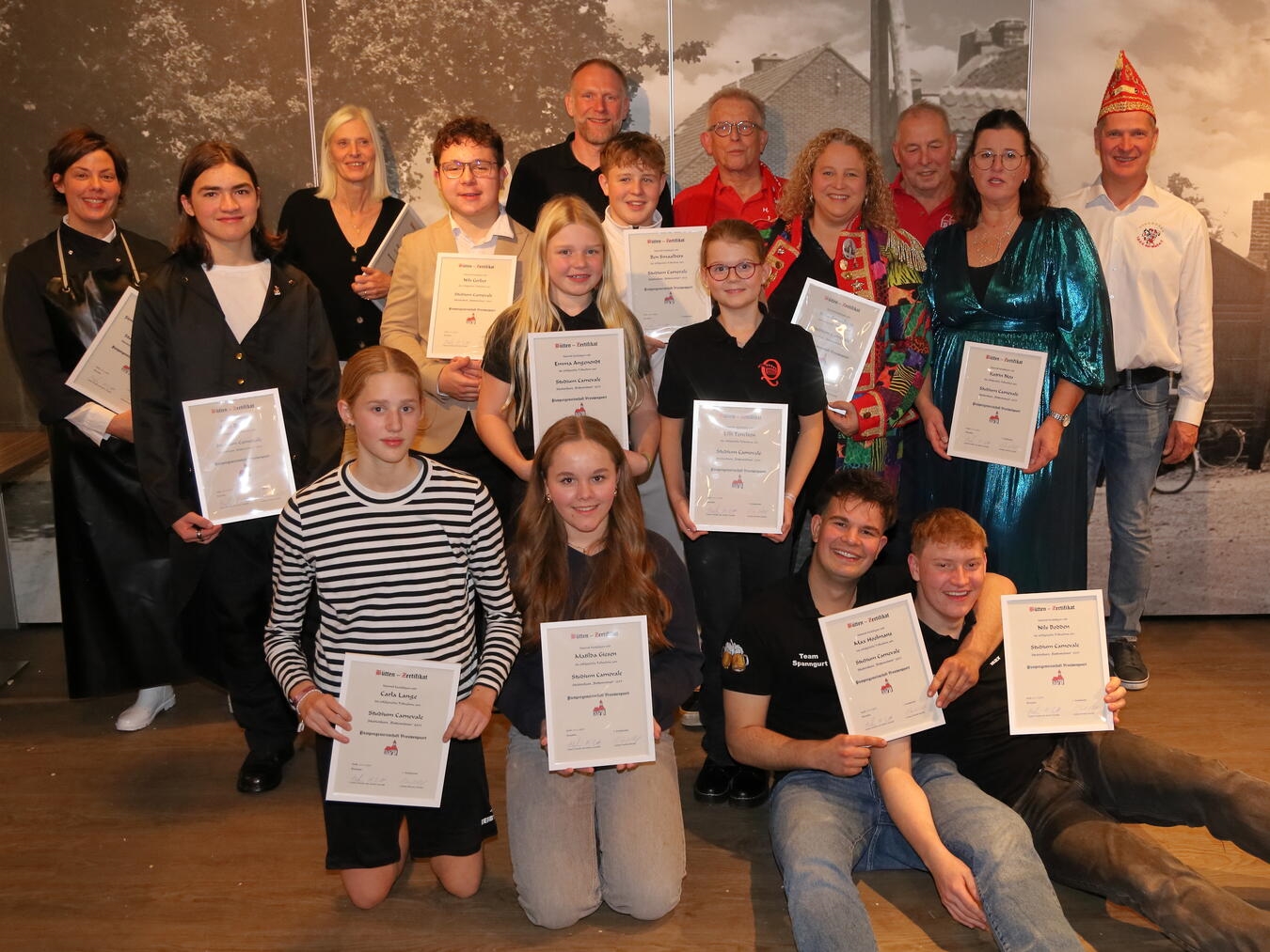 Der erfolgreiche Büttenredner-Nachwuchs nach der Prüfung. Fotos: privat