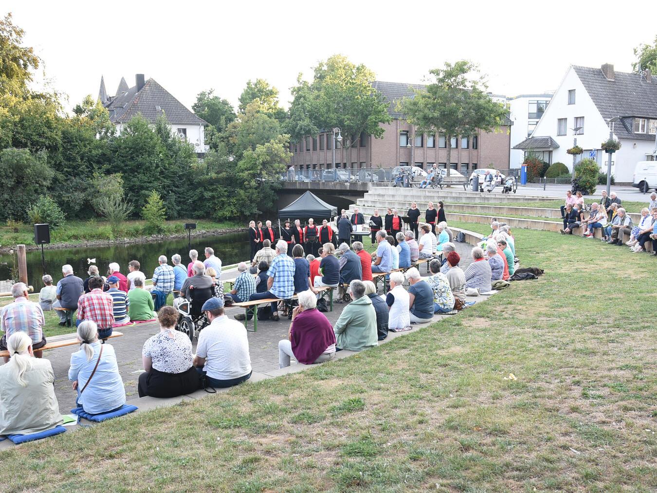 Der Eröffnungsgottesdienst findet traditionell unter freiem Himmel statt. Foto: privat