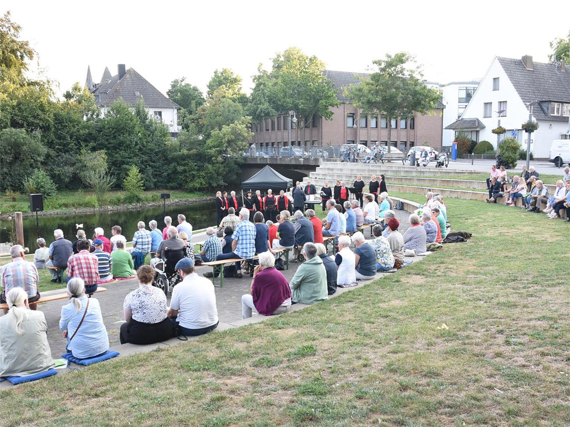 Der Eröffnungsgottesdienst findet traditionell unter freiem Himmel statt. Foto: privat