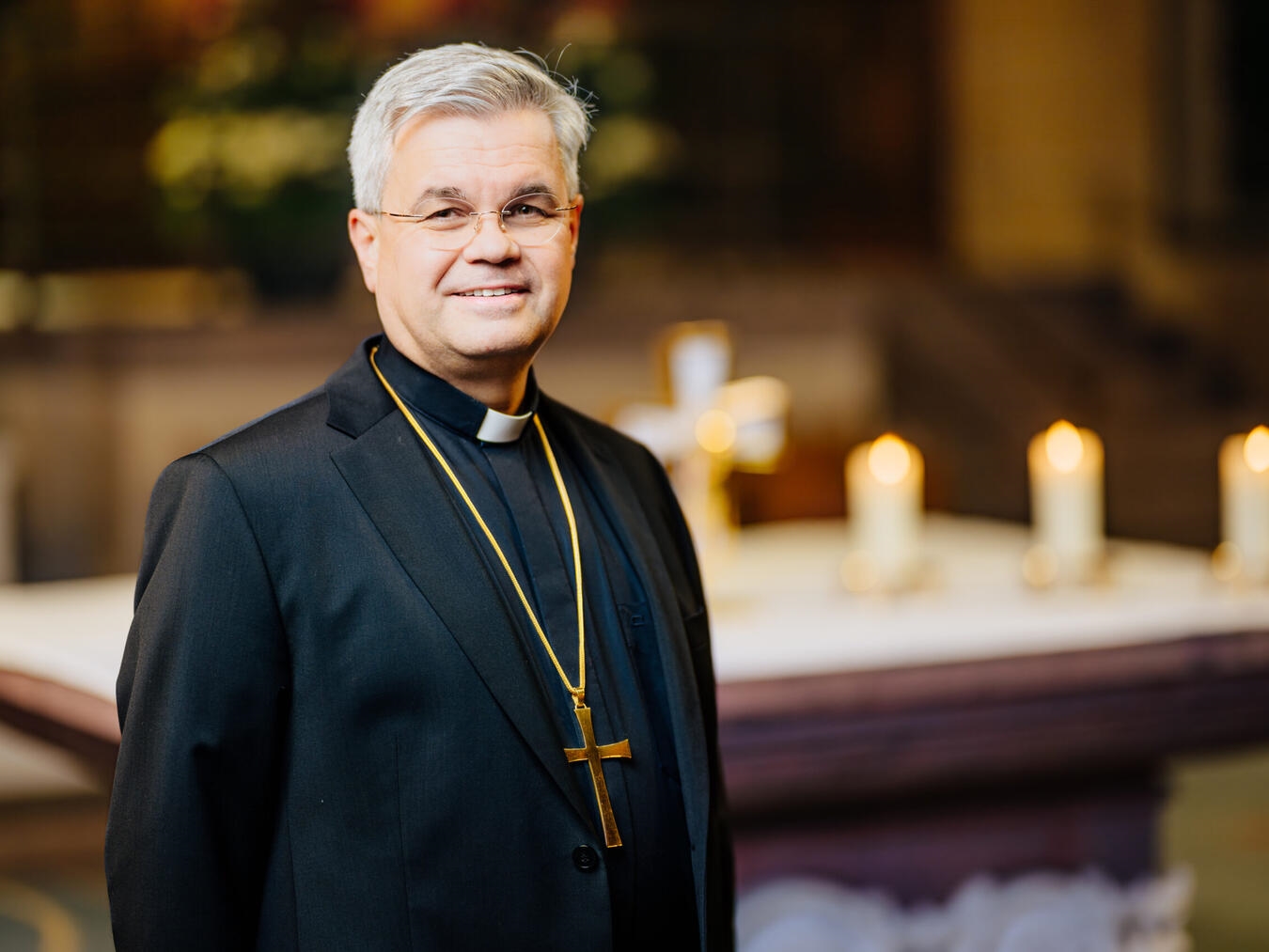 "Erzbischof Bentz öffnet Pilgerportal der Marienbasilika in Paderborn, Foto von Besim Mazhiqi"