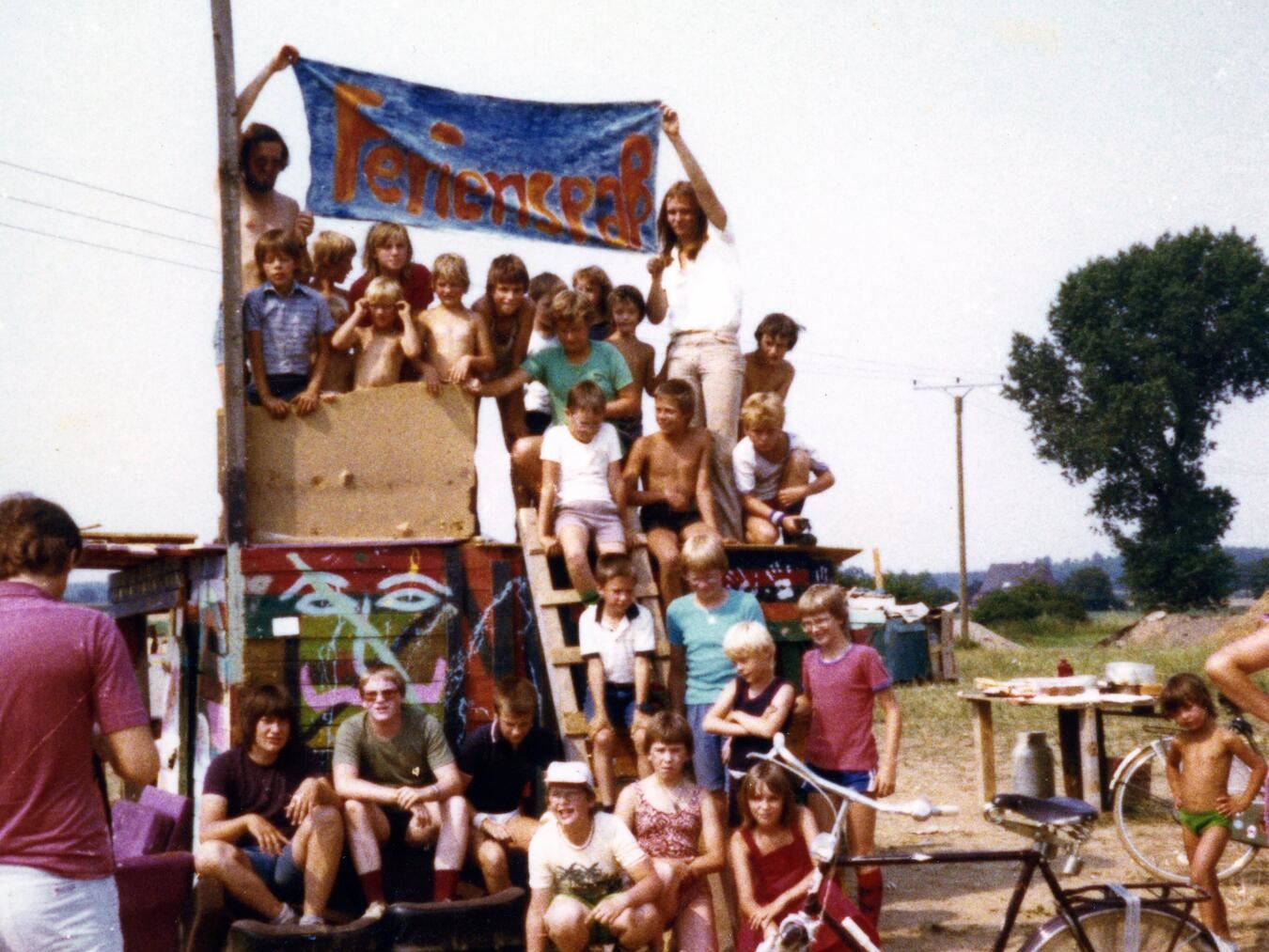 Der Ferienspaß in Uedem wird in diesem Jahr 50 Jahre alt. Dieses Bild zeigt Kinder im Jahr 1982. Foto: Ferienspaß Uedem