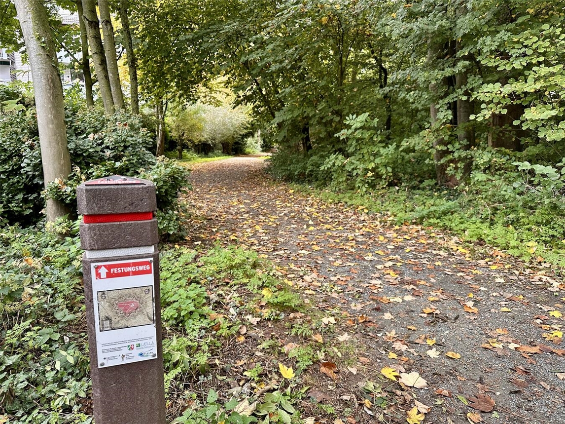 Der Festungwanderweg soll in den Abschnitten vom Westwall, Südwall bis zur Vogteistraße unter anderem eine neue Wegebefestigung sowie eine ergänzende Beleuchtung erhalten. Foto: Stadt Geldern