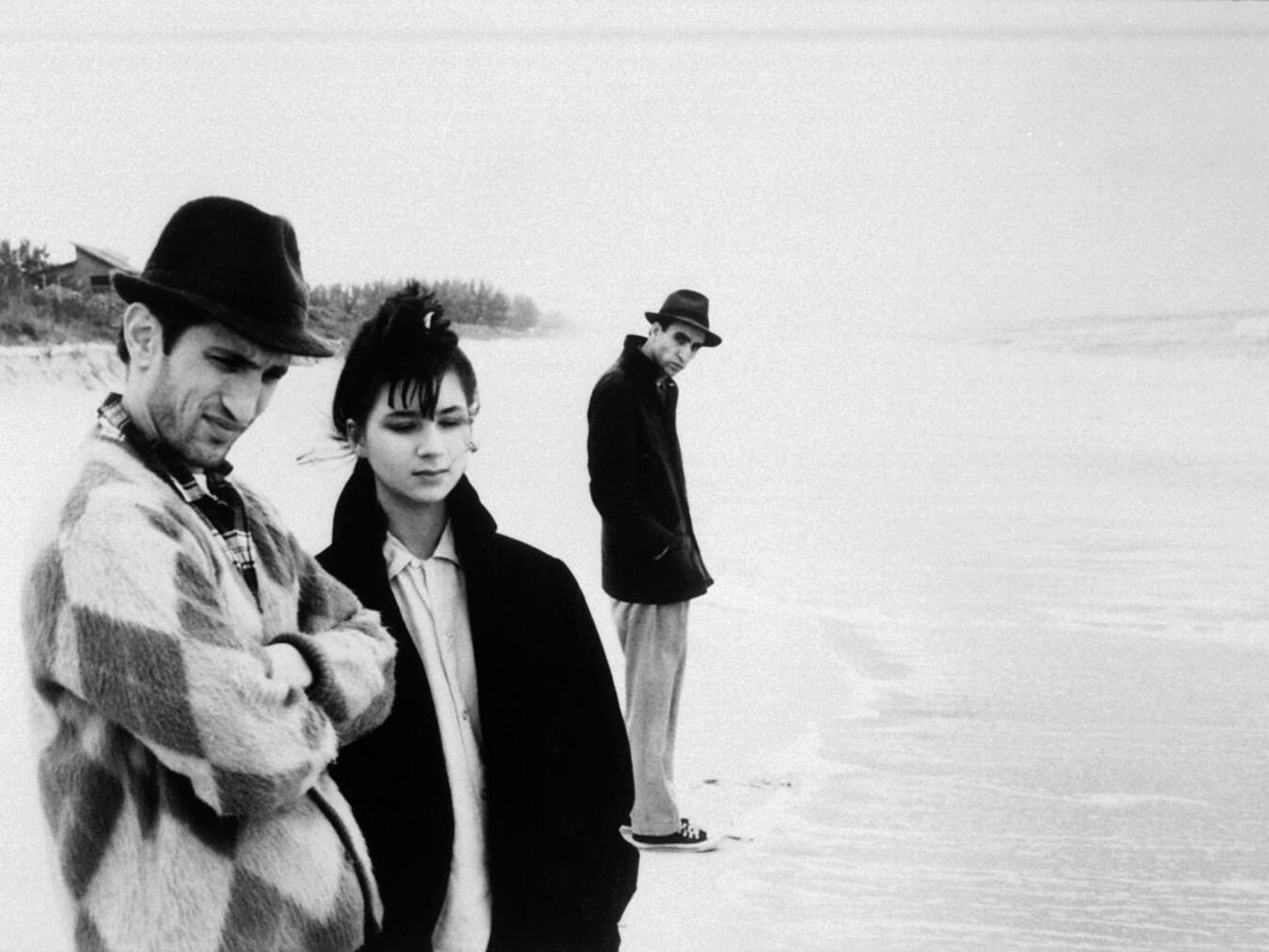 "Filmausschnitt Stranger Than Paradise, minimalistische Handlung, stilvoller Schwarz-Weiß-Film"