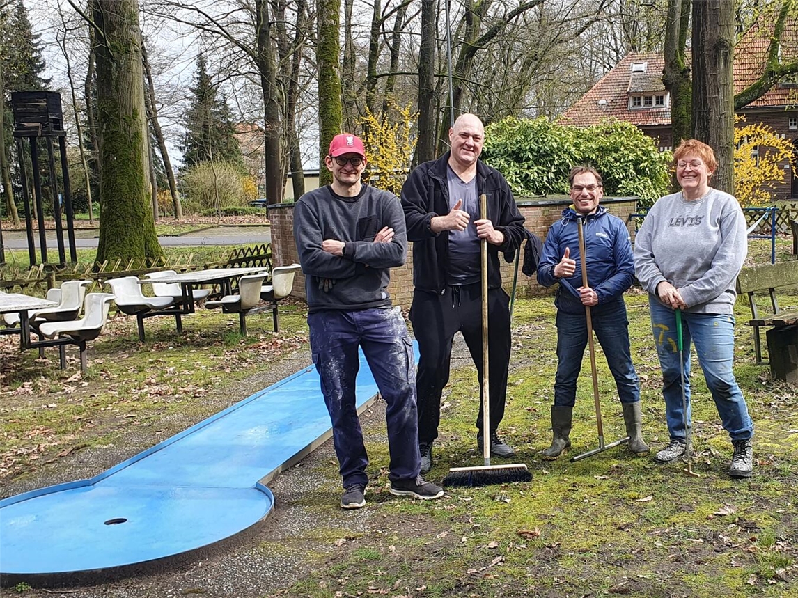 "Minigolf-Anlage im Bedburger Begegnungspark von Förderverein instand gesetzt, Foto: privat"