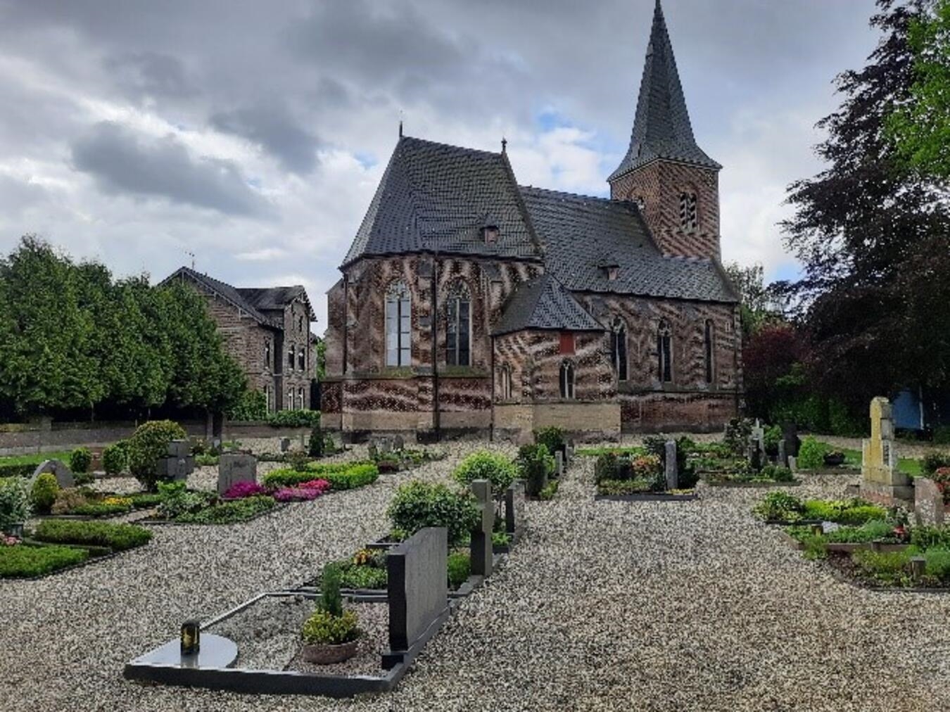 "Grüner Friedhof in Qualburg mit geplanten Rasenflächen, Gemeinde Bedburg-Hau"