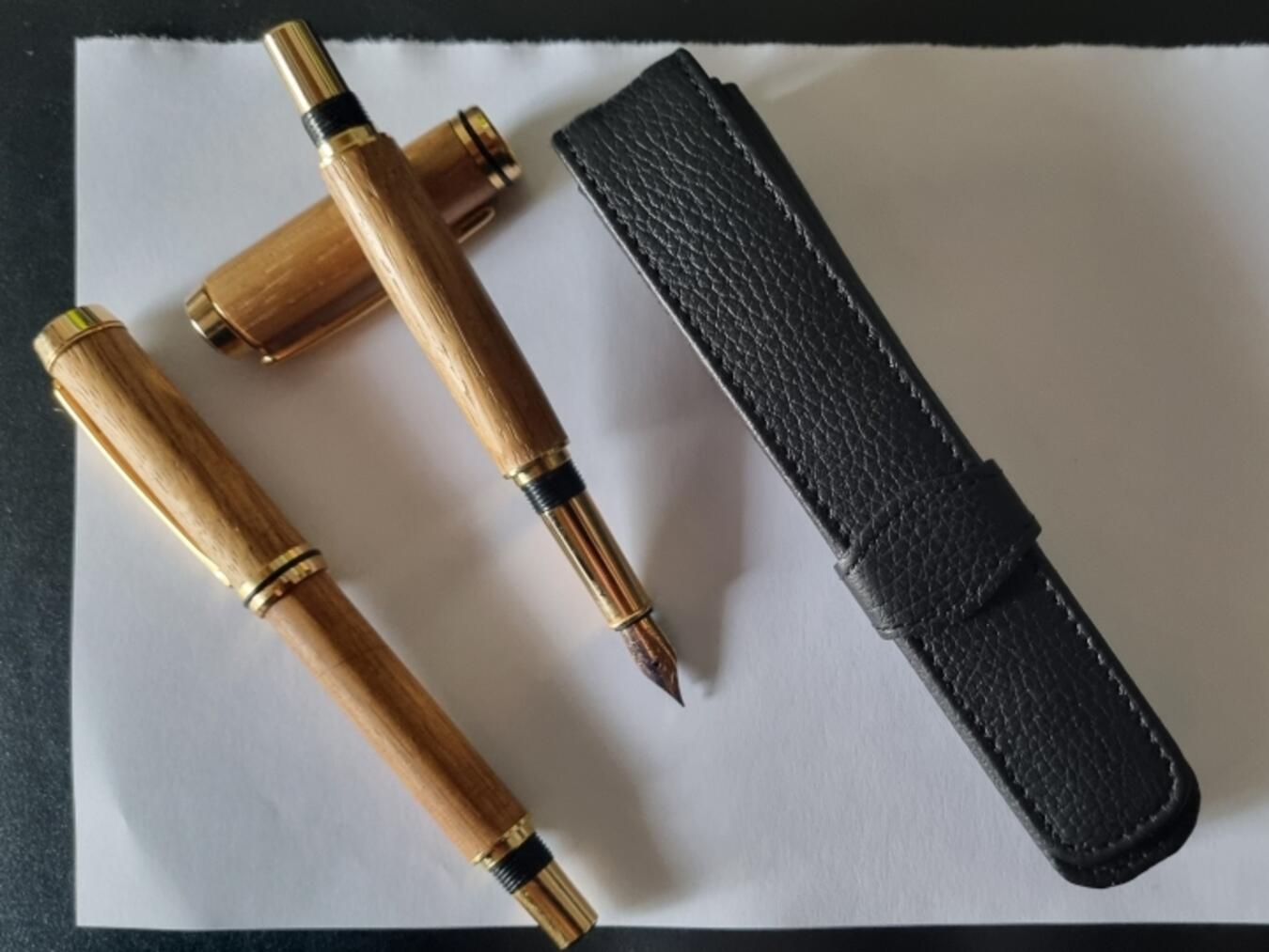 Der Füller aus echtem Orgelholz kommt mit Echtheitszertifikat und Lederetui. Foto: Privat