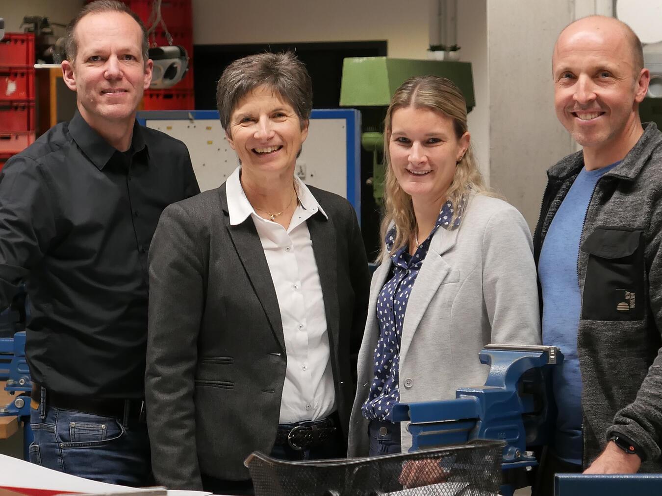 Der größte Bildungsträger im Kreis Kleve ist Mitglied im Netzwerk Agrobusiness. Das freut (v.l.) Marcus Trappe, Dr. Anke Schirocki (Agrobusiness Niederrhein), Nadja Brauer, Martin Winkler (BBZ). Foto: Agrobusiness Niederrhein