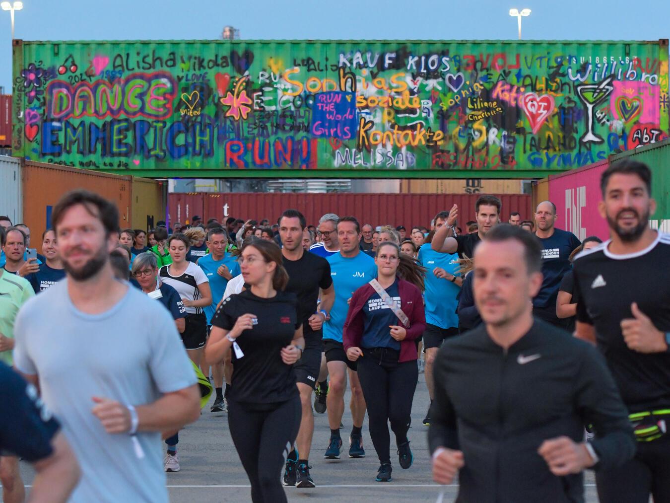 Der Hafenlauf in Emmerich hat sich, neben dem Nachtlauf in Kleve, als das erwartete Highlight im Rahmen des Homerun erwiesen. NN-Foto: Gerhard Seybert