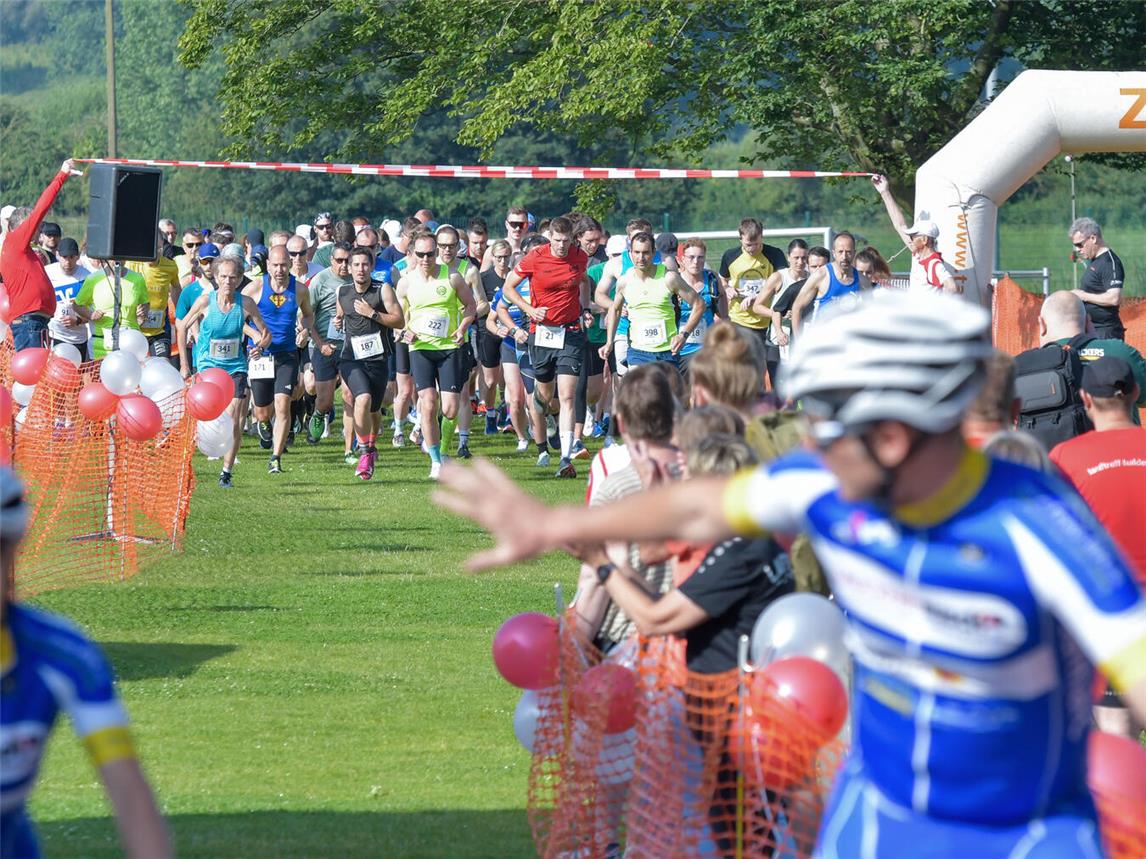 Der Halderner Volkslauf wird in Läuferkreisen mit einem Augenzwinkern aber auch respektvoll „Die Hölle von Haldern“ genannt. NN-Foto: Gerry Seybert