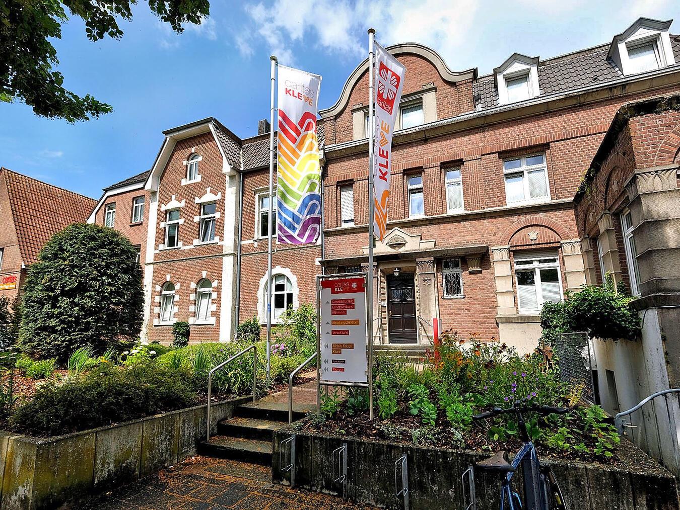 Der Haupteingang der Geschäftsstelle und des Klever Beratungszentrums liegt immer noch an der Hoffmannallee 66-68. NN-Foto: Rüdiger Dehnen