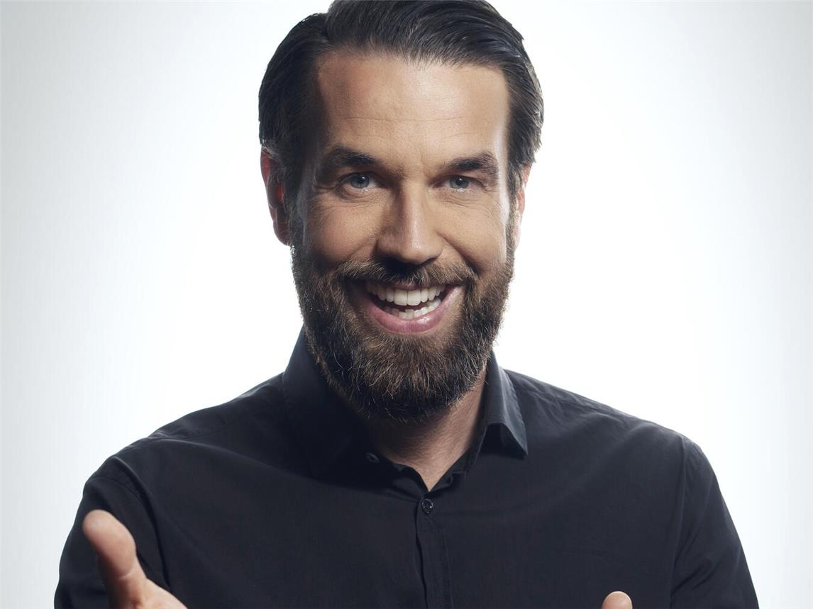 Der Hauptreferent beim Forum Kreis Kleve: Christian Lindemann ist internationaler Showexperte, „Cirque du Soleil®-Weltstar“, Dozent für Performance und Bestsellerautor. Foto: Sebastian Konopik