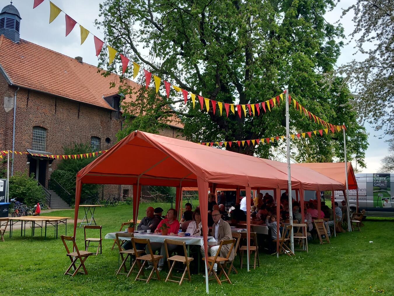 Maifest mit Trödelmarkt Der Heimat- und Verschönerungsverein lädt am 1. Mai ein.Foto: Heimatverein Kervenheim