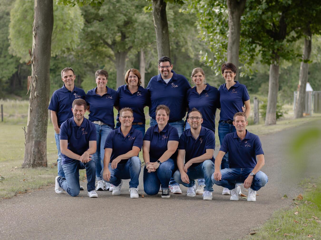 Der Hofstaat 2025 rund um König Stephan Draack und seine Königin Christina. Foto: privat