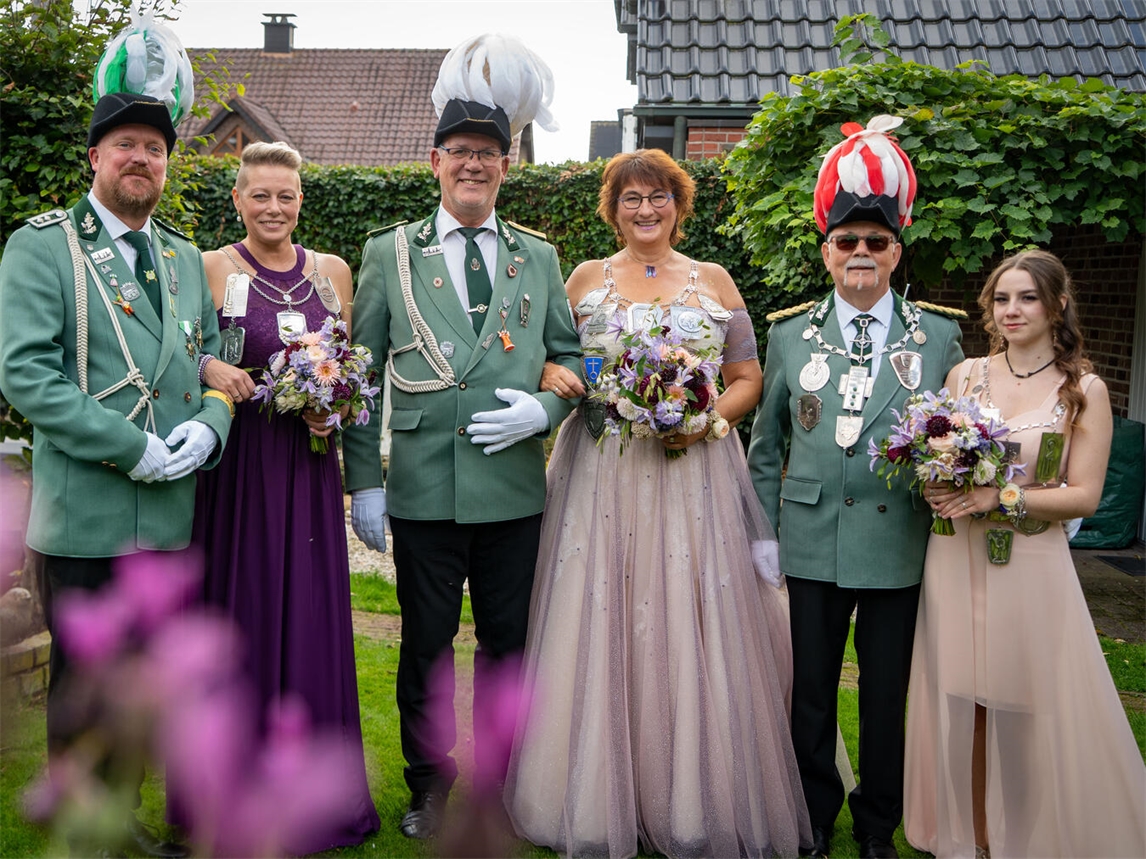 "Hofstaat St. Antonius Bruderschaft 2026: Michael und Patty Brünken, Henning Fritz und Königin Claudia Reifenberg-Fritz, Norbert van de Braak und Johanna Faltin"