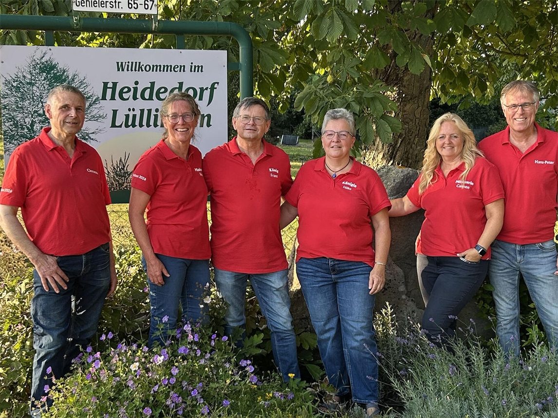 Der Hofstaat mit (v.l.n.r.): Clemens Clahsen, Petra Heyer, Franz Clahsen, Hilke Fischer, Carmen Holterbosch und Hans-Peter Holterbosch. Foto: Leon Michaelis