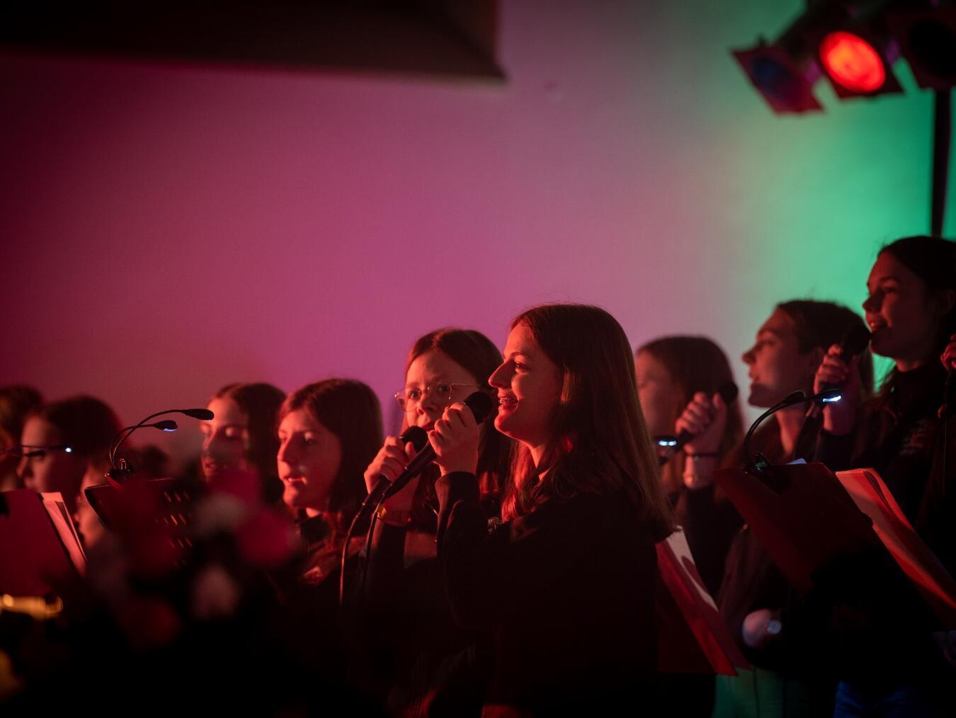 Der Jugendchor Colourful Voice wird den Friedensgottesdienst musikalisch gestalten. Foto: privat