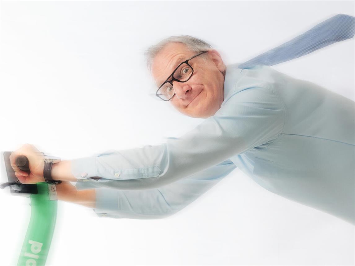 Der Kabarettist Hans Gerzlich präsentiert im Straelener Forum sein aktuelles Programm.Foto: Harald Hoffmann