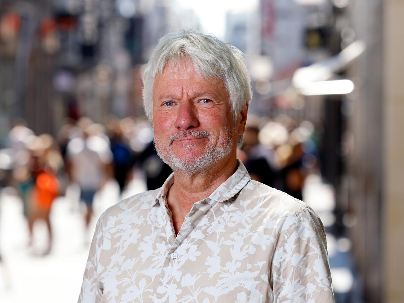 Der Kabarettist Jürgen Becker spricht zum Thema „Was heute tröstet...“ Foto: Christoph Hardt