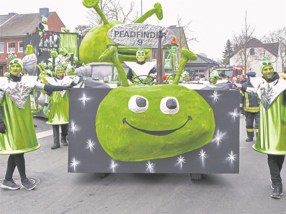 Der Kapellener Karnevalszug zieht in diesem Jahr bereits am Samstag, 22. Februar, durch die Straßen. NN-Foto: Archiv Gerhard Seybert