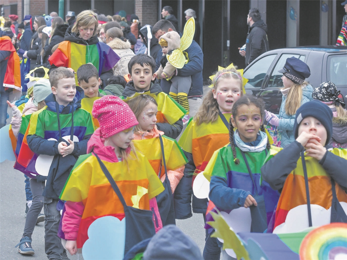 Der Kinderkarnevalsumzug in Weeze setzt sich am Samstag, 14. Februar, um 14.11 Uhr in Bewegung. NN-Foto: Archiv/Gerhard Seybert