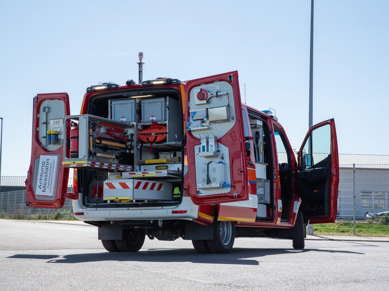 "Klever CBRN-Erkunder-Fahrzeug der Feuerwehr Kleve im Einsatz"