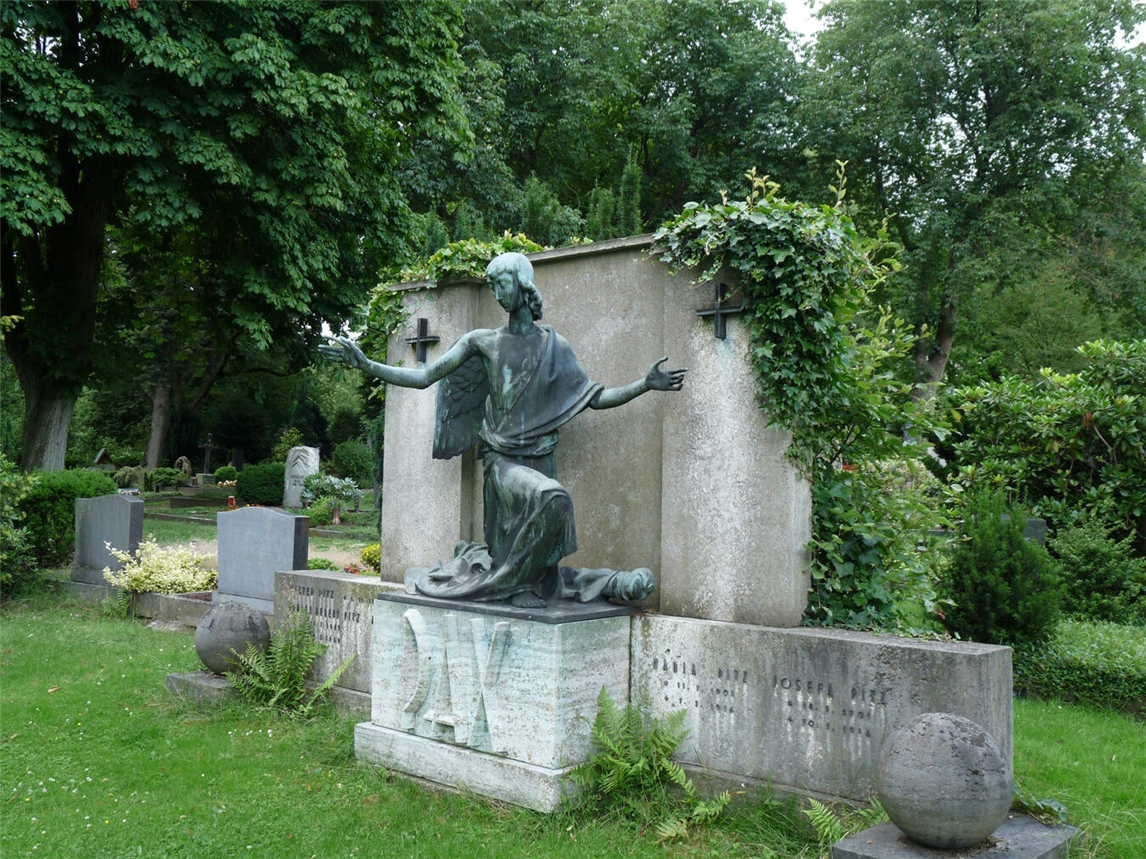 Der Klever Friedhof ist ein stiller Zeuge der Klever Historie und erzählt spannende Geschichten vergangener Zeiten. Foto: WTM