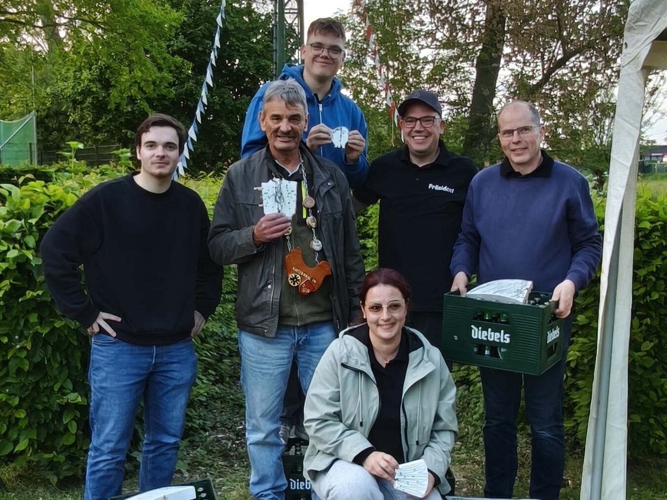 "Klotzkönig 2026: Chris Wijers mit Andreas Opgenhoff, Johannes und Markus Schink, Sandra Vedder, Alfred Scholz. Foto von Gerd Eyckmann"