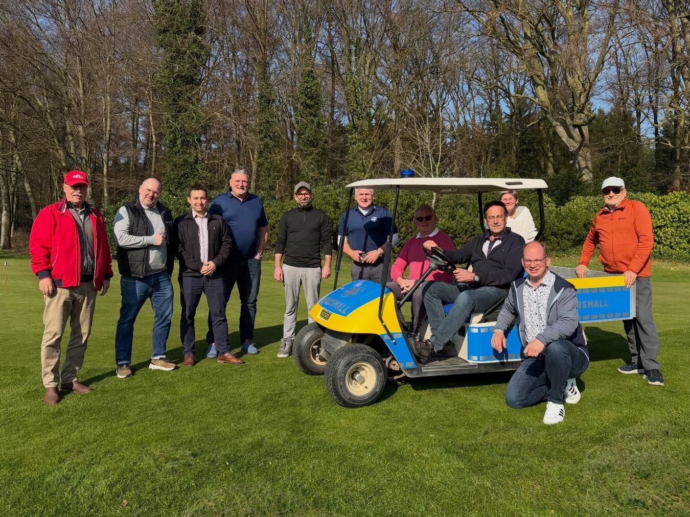 Der Land-Golf-Club Schloss Moyland freut sich über sein Jubiläum – und ein neues Cart. Foto: privat